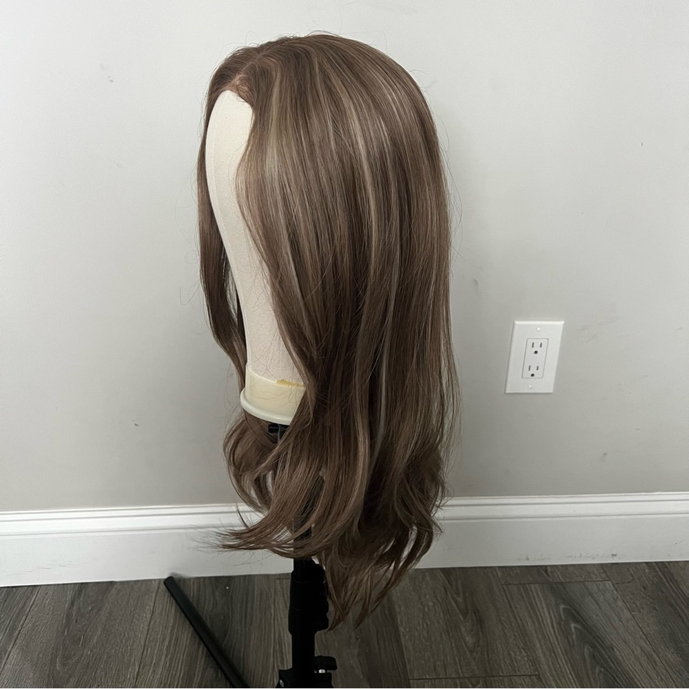 21 Inches long Brown/Blonde Highlights Wig - Picture 3 of 16